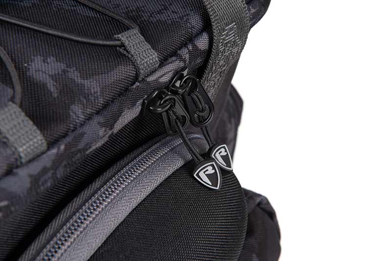 Fox Rage Camo Voyager Medium Tackle Bag